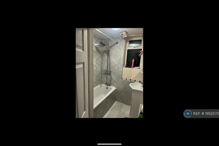 5 Bedroom Bungalow To Rent In Kinson Road, Bounmouth, BH10