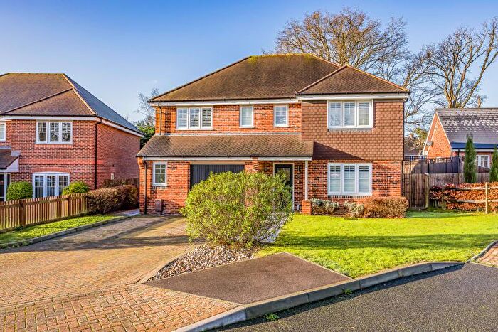 4 Bedroom Detached House For Sale In Woodlands Avenue, Rowlands Castle, PO9