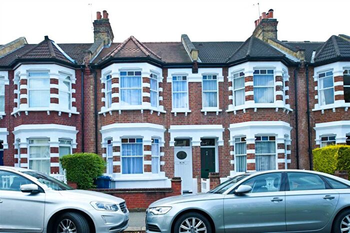 3 Bedroom Property To Rent In Whellock Road, Chiswick, W4
