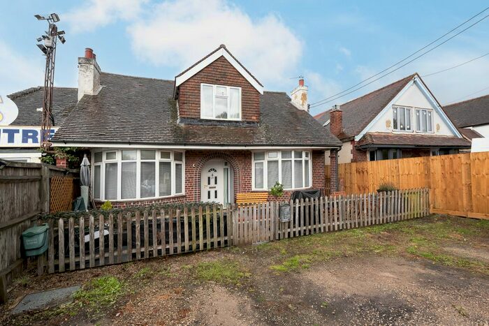 2 Bedroom Detached Bungalow To Rent In London Road, Milton Common, Thame, OX9