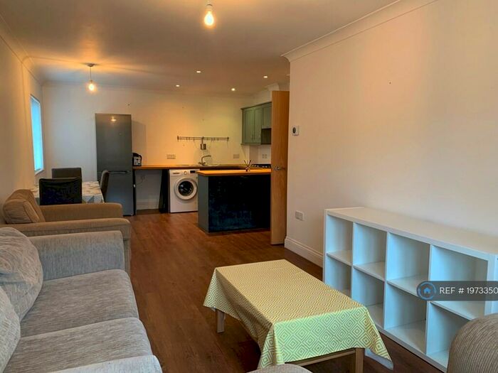 2 Bedroom Flat To Rent In Redwing Court, Purley, CR8