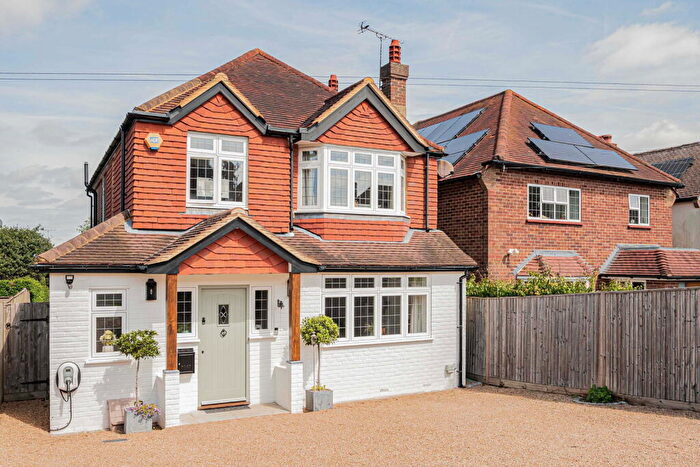 4 Bedroom Detached House For Sale In Elles Avenue, Merrow, GU1