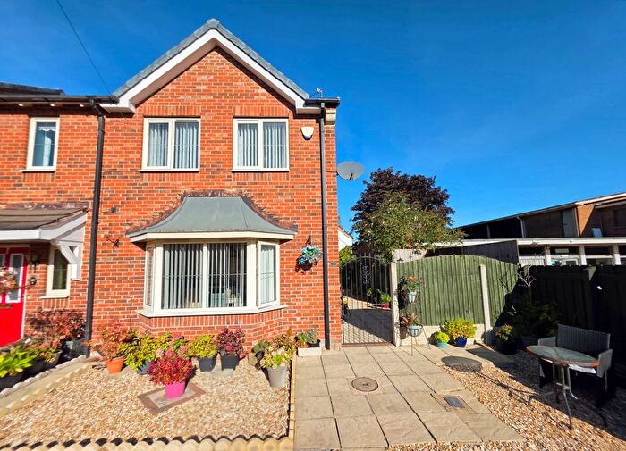 3 Bedroom End Of Terrace House For Sale In Wilby Carr Gardens, Doncaster, DN4