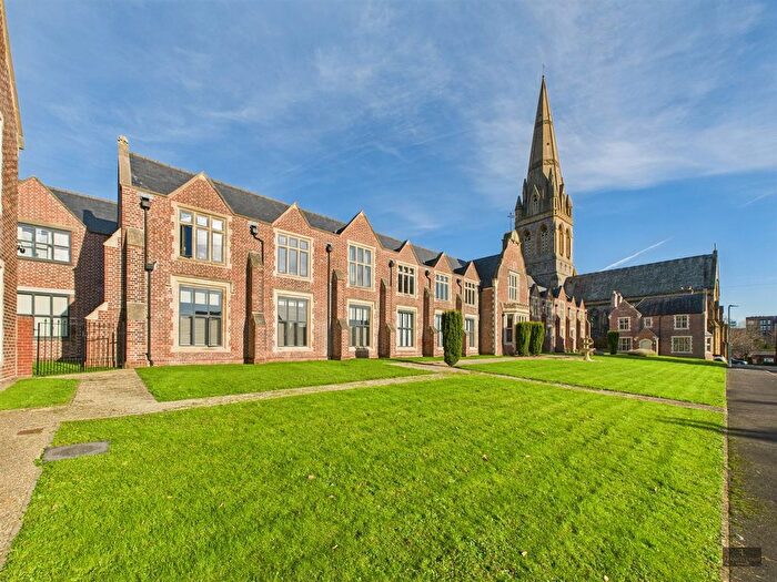 2 Bedroom Flat For Sale In Mount Dinham Court, Exeter, EX4