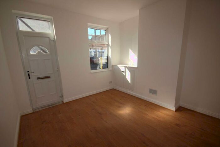 3 Bedroom House To Rent In Edward Street, Staffordshire, DE14