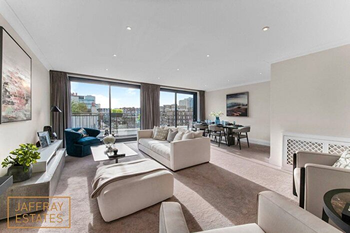 3 Bedroom Flat For Sale In Bryanston Place, Marylebone, London, W1H