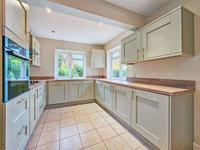 3 Bedroom Detached Bungalow For Sale In Longmoor Avenue, Lowdham, Nottingham, NG14