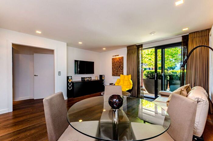 2 Bedroom Flat To Rent In Putney Hill, Putney, London, SW15