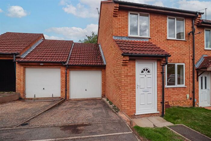 3 Bedroom Semi-detached House For Sale In The Spinney, Bishops Itchington, CV47