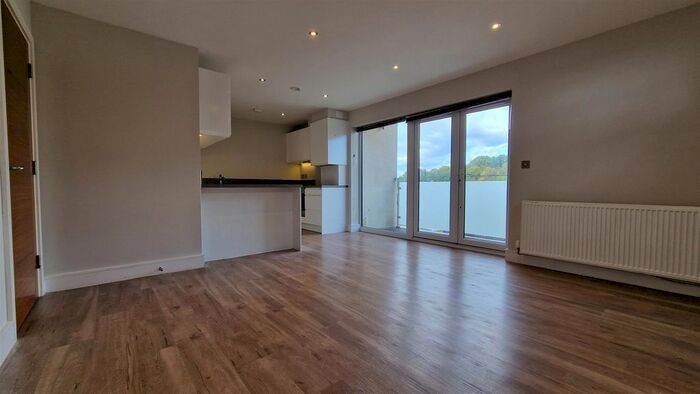 2 Bedroom Flat To Rent In Ebony Court, Kingswood Place, Hayes, UB4