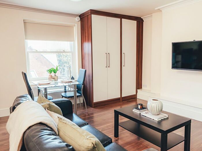 Studio To Rent In Blenheim Terrace, Leeds, LS2