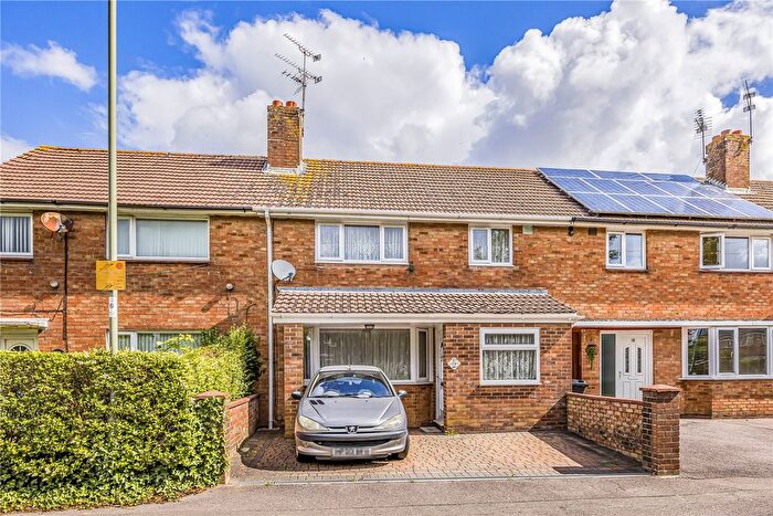 3 Bedroom Terraced House For Sale In Selborne Avenue, Havant, PO9