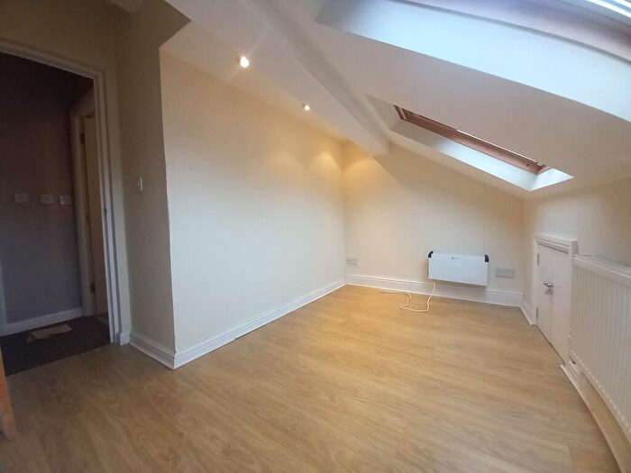 2 Bedroom Mews To Rent In High Street, Bethesda, LL57