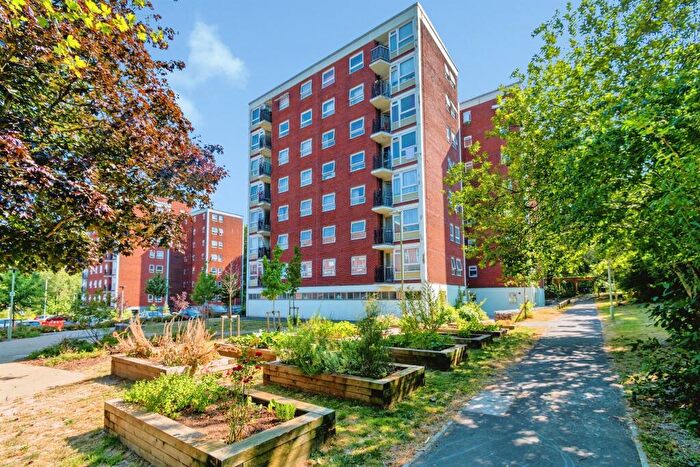 2 Bedroom Apartment For Sale In Winnall Manor Road, Winchester, SO23