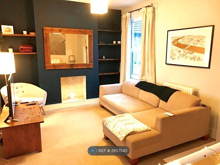 2 Bedroom Flat To Rent In Briscoe Road, London, SW19