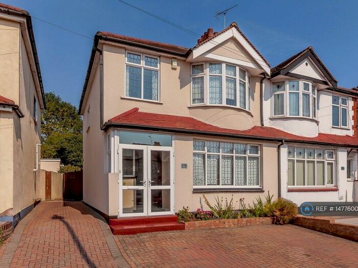 3 Bedroom Semi-Detached House To Rent In North Street, Romford, RM1