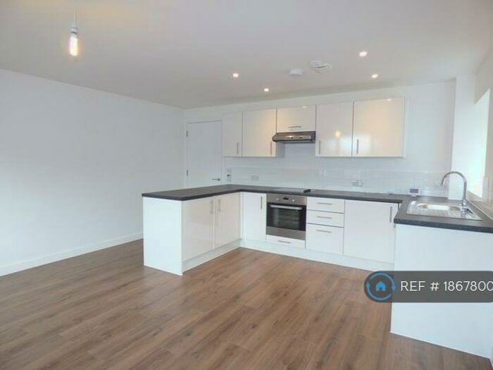 1 Bedroom Flat To Rent In Emerson Mews, New Malden, KT3