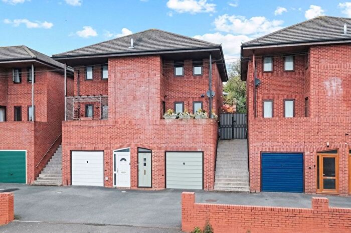 3 Bedroom Semi Detached House For Sale In Tolladine Road, Worcester, WR4