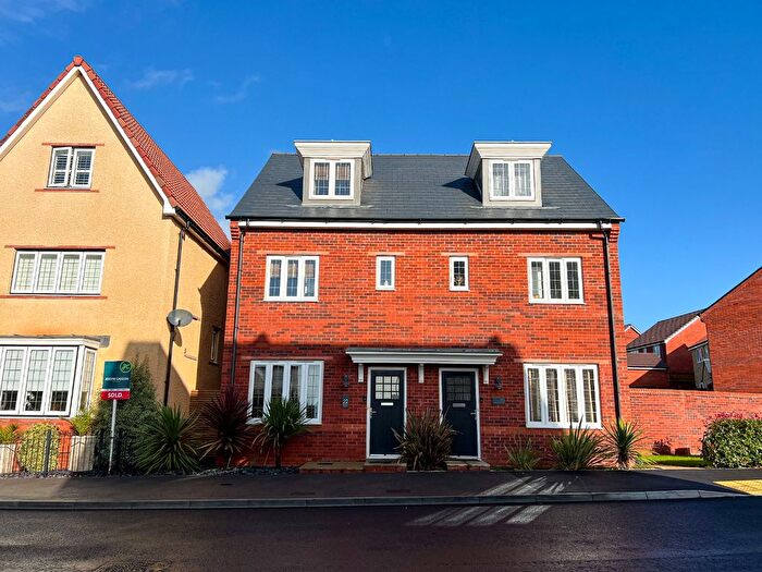 3 Bedroom Semi-Detached House To Rent In Marigold Road, Bridgwater, TA5