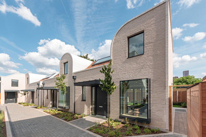 3 Bedroom Semi Detached House To Rent In Stark Mews, Walthamstow, Waltham Forest, E17