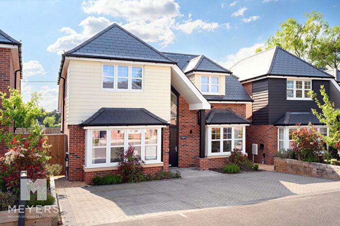 4 Bedroom Detached House For Sale In Oaks Drive, Ringwood, BH24