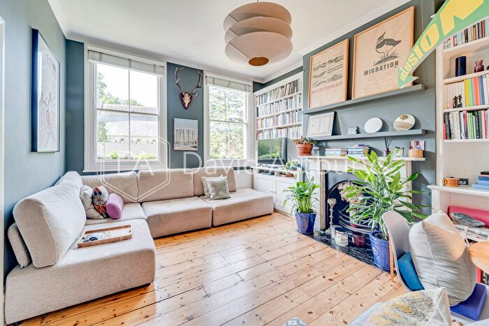 2 Bedroom Flat To Rent In Crescent Road, Crouch End, London, N8