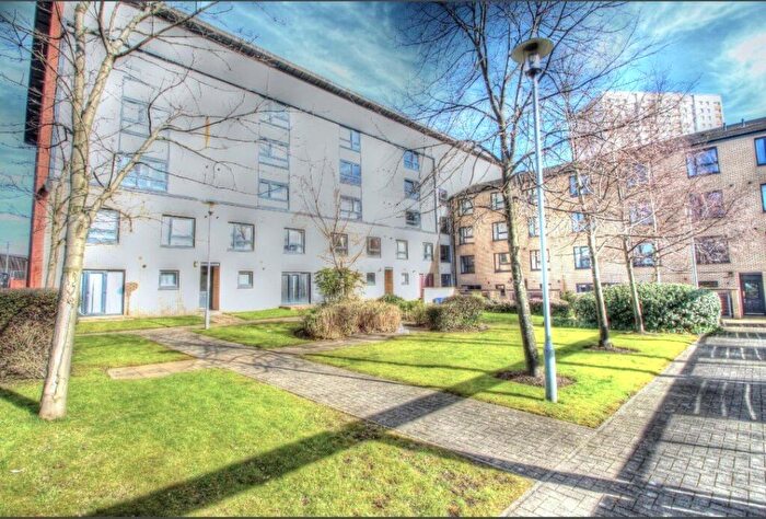 2 Bedroom Flat For Sale In Couper Street, Glasgow, Lanarkshire, G4