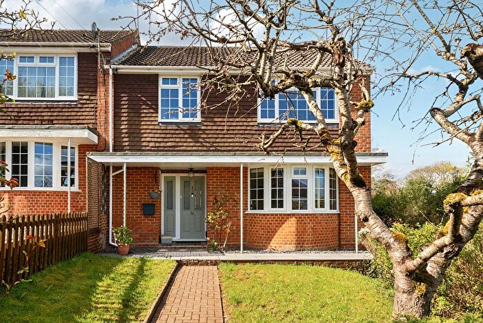 3 Bedroom End Terrace House For Sale In Green Lane, Farnham, GU9