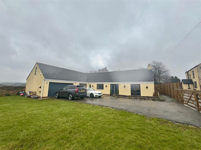 6 Bedroom Property For Sale In Barwick Road, Garforth, Leeds, LS25