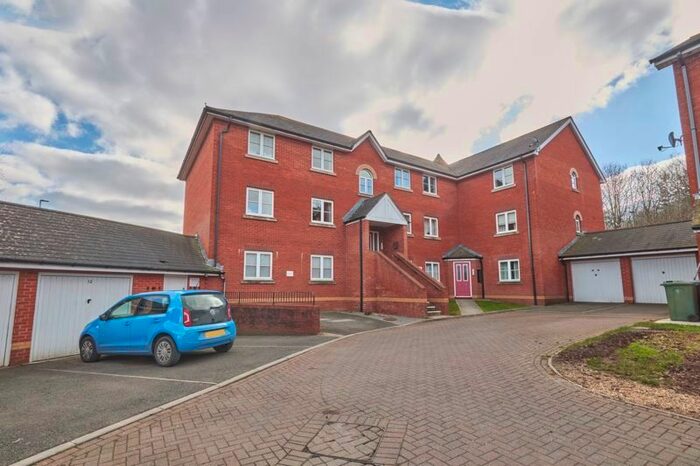 2 Bedroom Flat To Rent In Lewis Crescent, Exeter, EX2