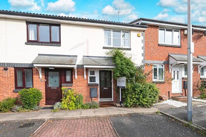 2 Bedroom House To Rent In Grove End, London, E18