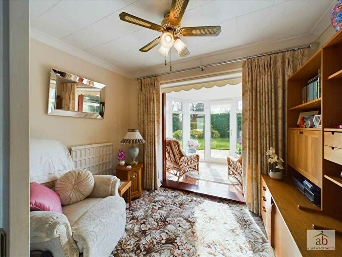 3 Bedroom Bungalow For Sale In West Mill Green, Bentley, IP9