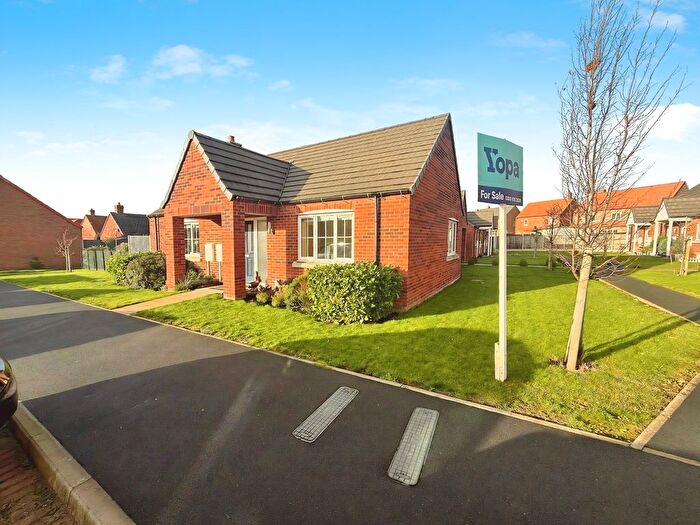 2 Bedroom Semi-detached Bungalow For Sale In Meadow Walk, Saxilby, LN1