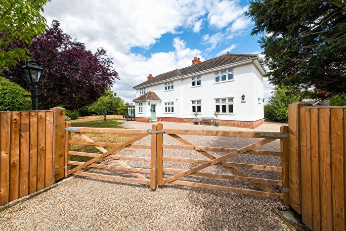 4 Bedroom Detached House For Sale In Station Road, Burston, IP22
