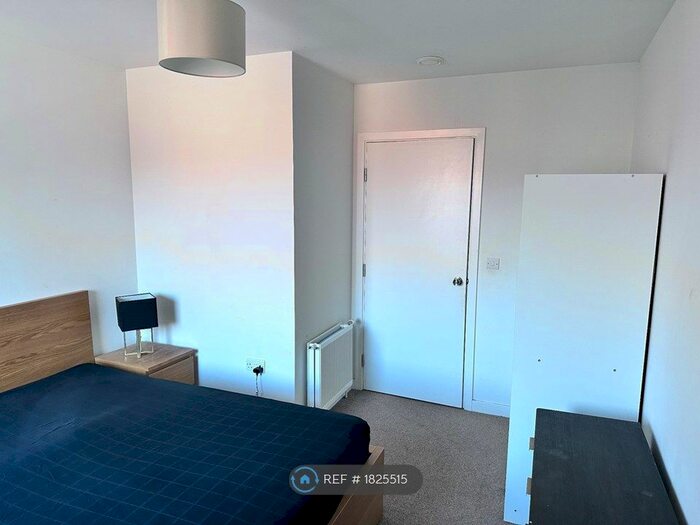 2 Bedroom Flat To Rent In Gunning Place, London, DA8