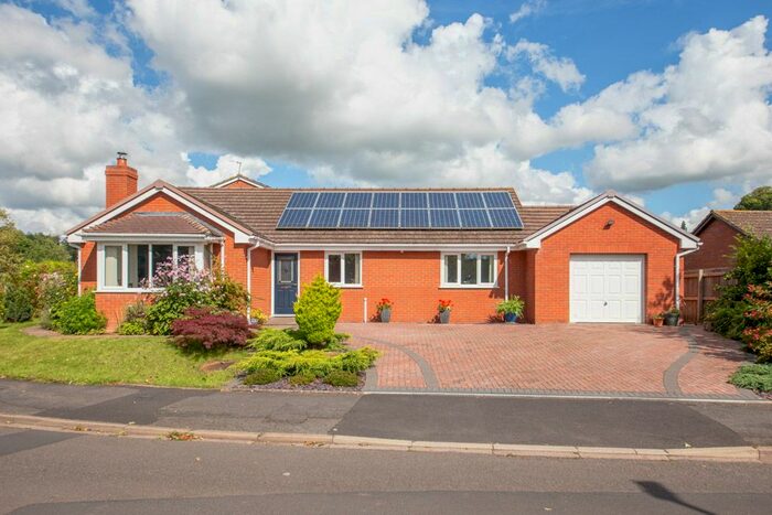 3 Bedroom Bungalow For Sale In Holly Road, Burford, WR15