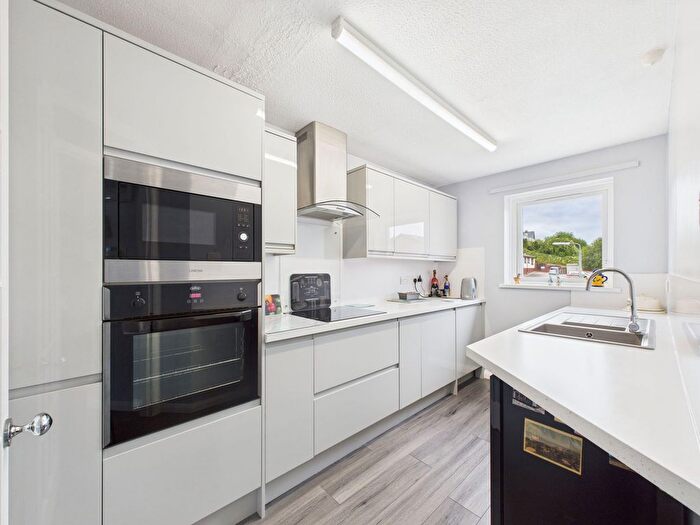 2 Bedroom Flat For Sale In Pebble Court, Paignton, TQ4