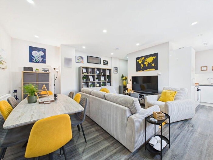 2 Bedroom Apartment For Sale In Gardiner Place, Worthing, BN11