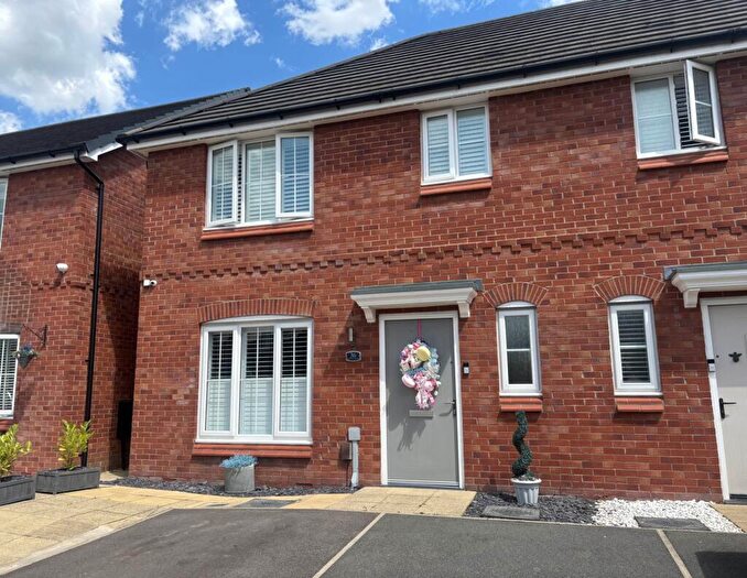 3 Bedroom Semi-Detached House For Sale In Watermill Avenue, Chadderton, OL9