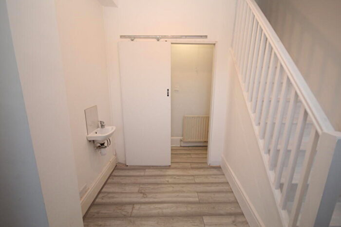 1 Bedroom Flat To Rent In Davyhulme Road East, M32