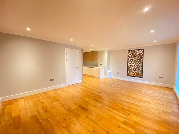 2 Bedroom Flat To Rent In Castlebar Road, Ealing, Ealing, W5