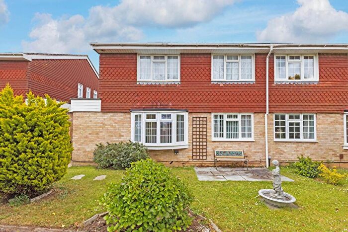 2 Bedroom Maisonette For Sale In Balmoral, Cranbrook Drive, Maidenhead, Berkshire, SL6