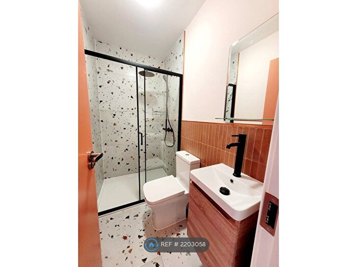 1 Bedroom Flat To Rent In Southsea Avenue, Watford, WD18