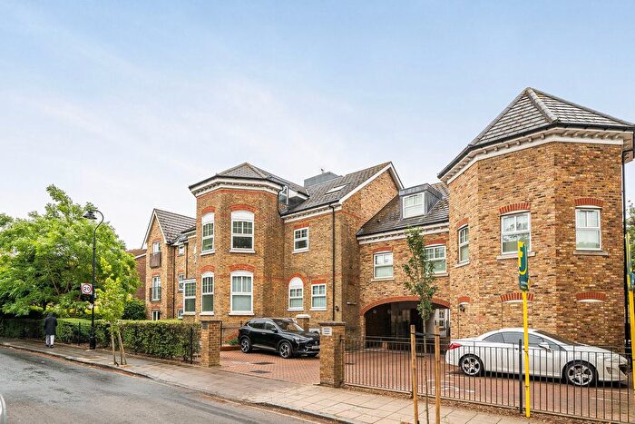 2 Bedroom Flat To Rent In Golden Manor, Hanwell, London, W7