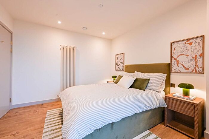 2 Bedroom Flat To Rent In Selbourne Road, Walthamstow, E17