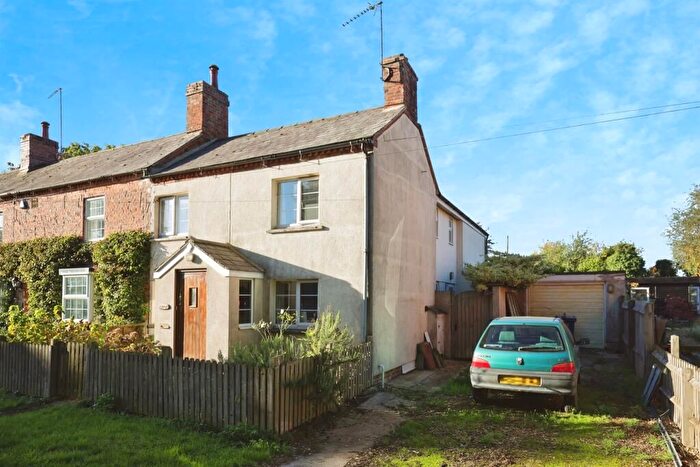 3 Bedroom Semi Detached House For Sale In Mount Pleasant, Wardington, Banbury, OX17