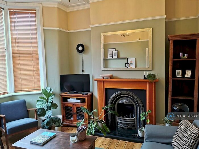 2 Bedroom Maisonette To Rent In Floyd Road, London, SE7