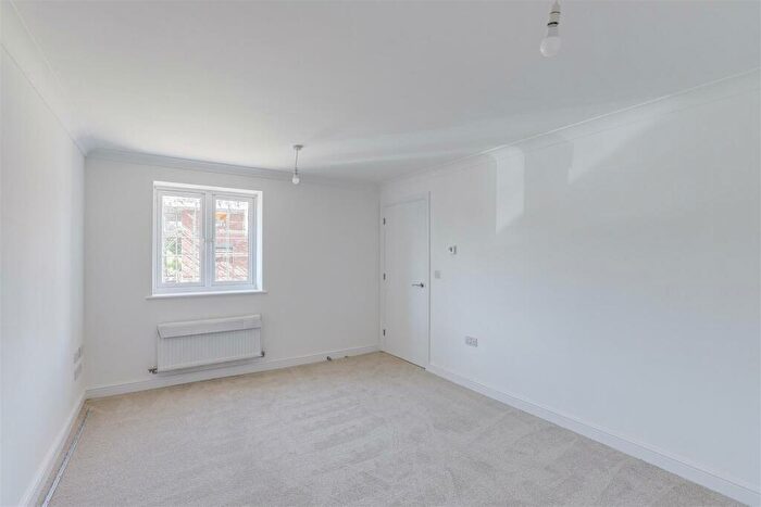 4 Bedroom Detached House For Sale In Meadow Croft Gardens, Hucknall, Nottinghamshire, NG15