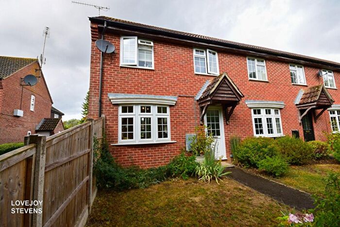 2 Bedroom End Of Terrace House For Sale In Freemans Close, Hungerford, RG17