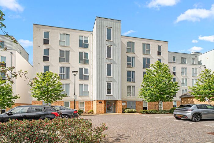 2 Bedroom Flat For Sale In Addlestone, Surrey, KT15